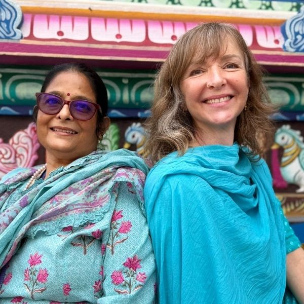 Seema Johari und Sarah Tomlinson