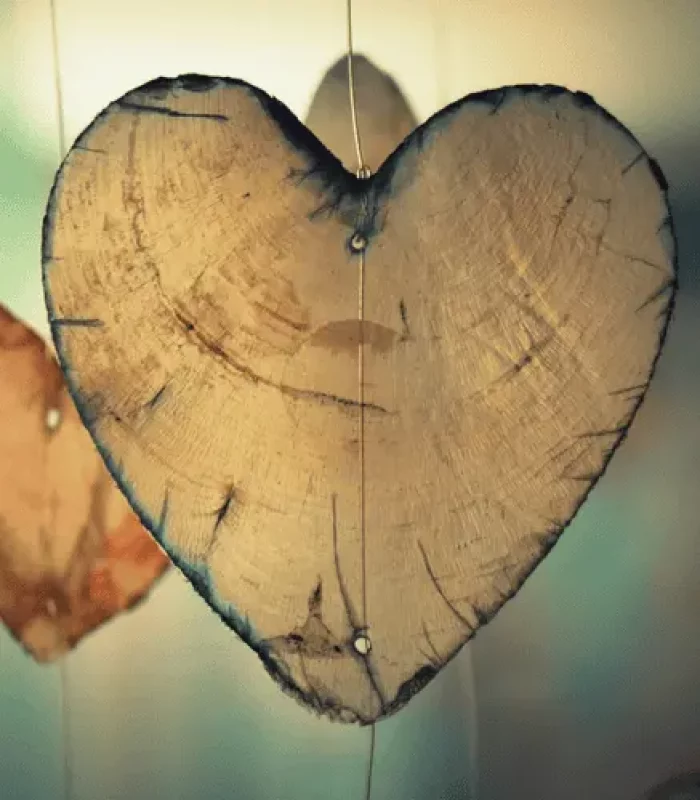 Alize Timmermann_Power Women – Heart Holz Herz aufgehängt an Schnur