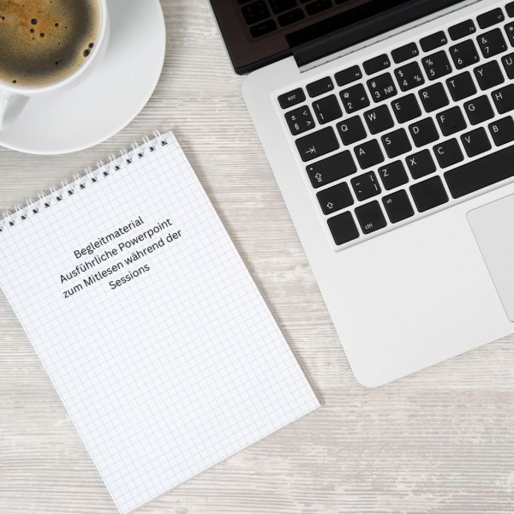 Laptop und Notizblock