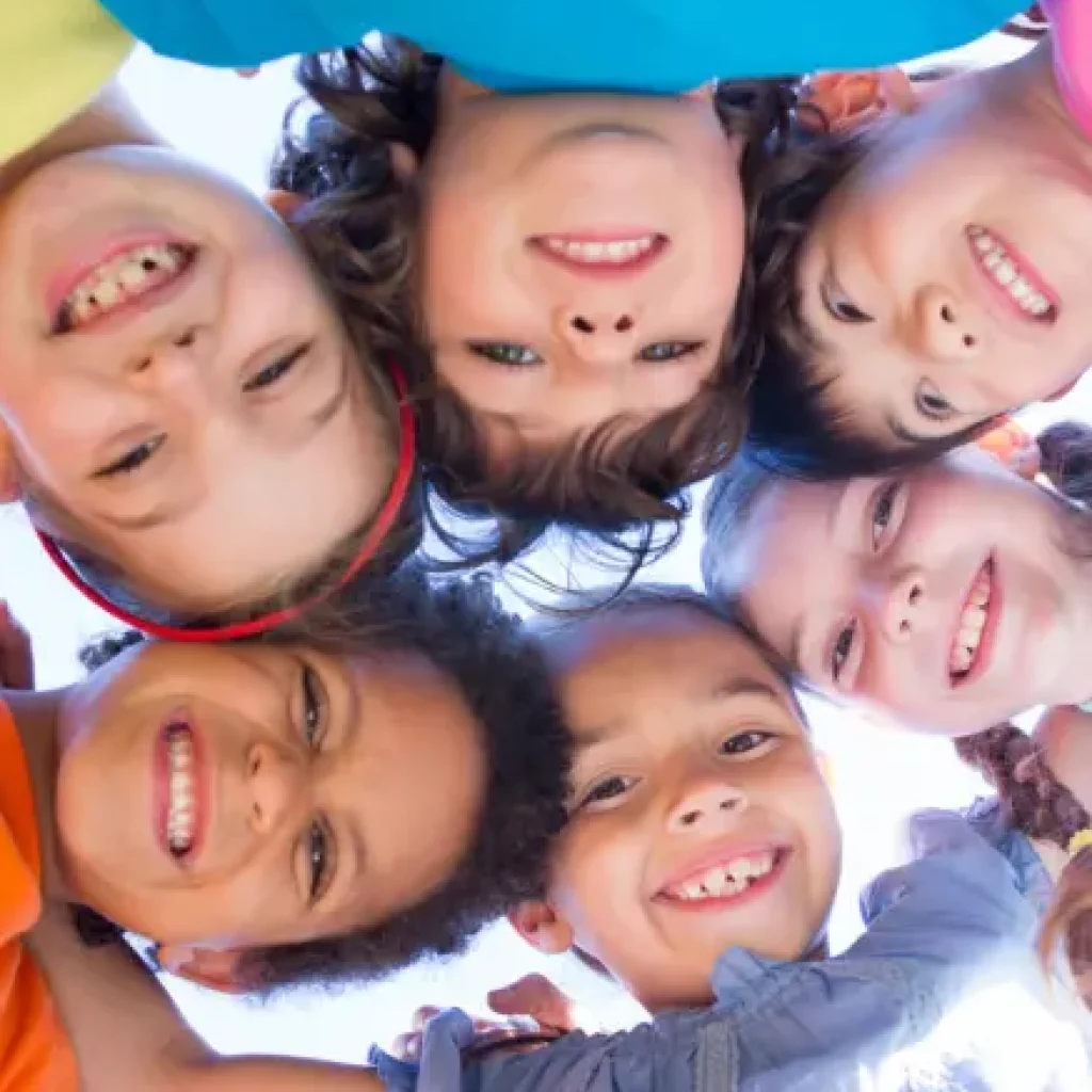Kinder im Kreis