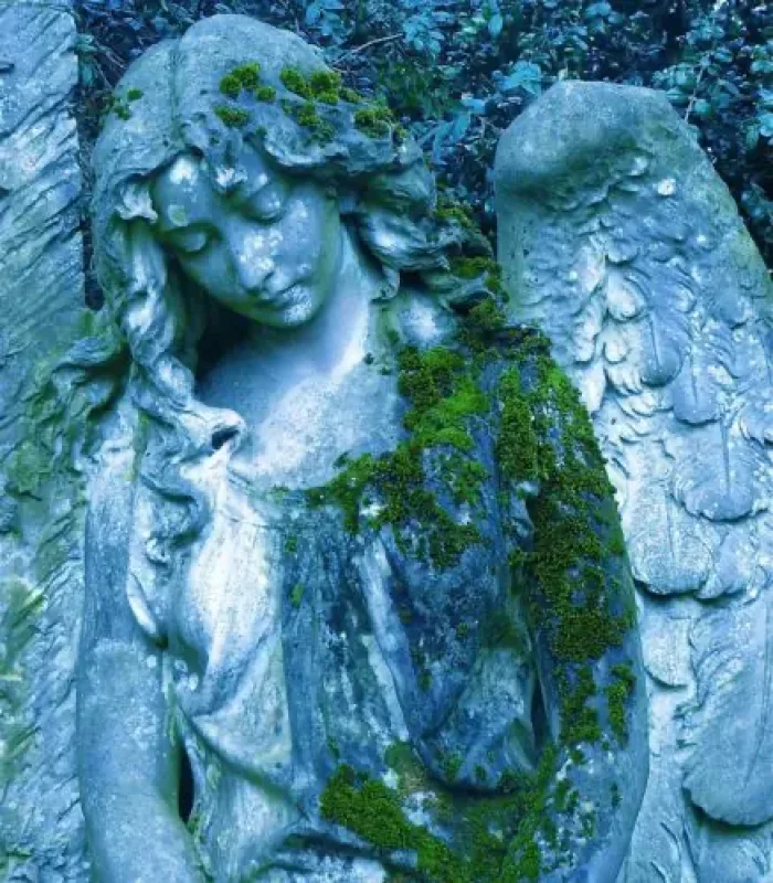 Moonen_Sterbebegleitung_Engel Engelfigur aus Stein