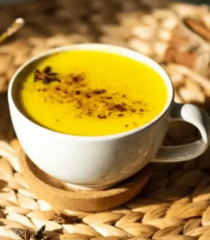 Nathanel Schwartz_Heilpilze – goldene Milch Tasse mit der goldenen Milch
